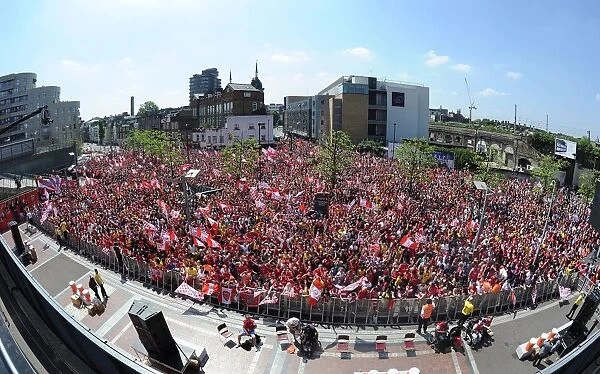 Arsenal FC: FA Cup Victory Parade in London, 2014 - Celebrating Triumph with Fans