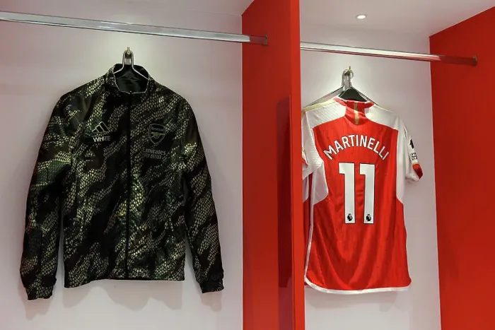 Framed Print : Arsenal FC: Gabriel Martinelli's Warm-Up Gear Awaits Ahead of Arsenal v Sheffield United (2023-24)