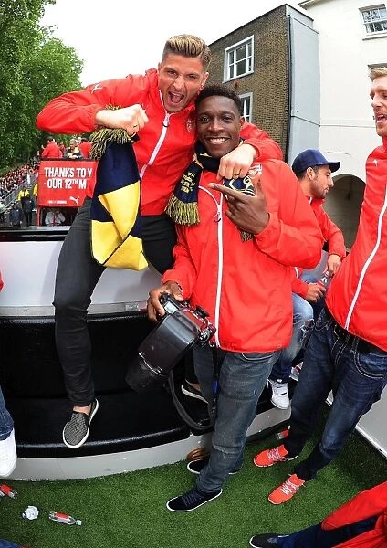Arsenal FC: Giroud and Welbeck Celebrate FA Cup Victory