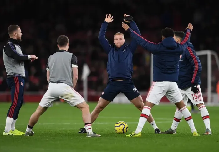 Framed Print : Arsenal FC: Half Time Training with Sam Wilson, 2019-20 Premier League