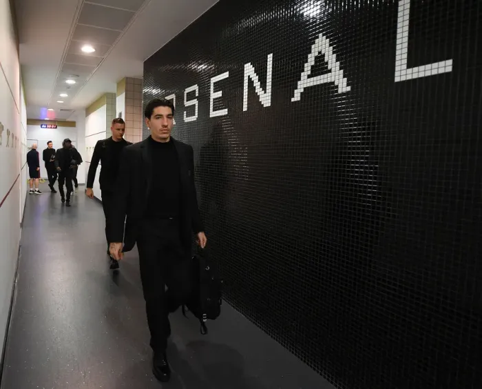Framed Print : Arsenal FC: Hector Bellerin in the Changing Room - Arsenal vs West Ham United (2019-20) Framed Print : Arsenal FC: Hector Bellerin in the Changing Room - Arsenal vs West Ham United (2019-20)