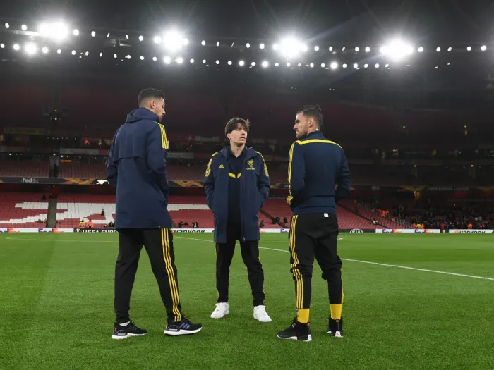 Framed Print : Arsenal FC: Hector Bellerin, Dani Ceballos, and Pablo Mari Pre-Match Huddle vs Olympiacos FC - UEFA Europa League 2020