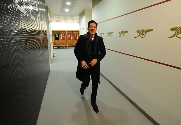 Arsenal FC: Hector Bellerin in the Home Changing Room - Arsenal vs AFC Bournemouth (2016 / 17)