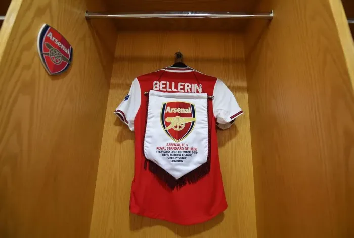 Framed Print : Arsenal FC: Hector Bellerin Prepares for Standard Liege Clash in Europa League (2019-20) Framed Print : Arsenal FC: Hector Bellerin Prepares for Standard Liege Clash in Europa League (2019-20)