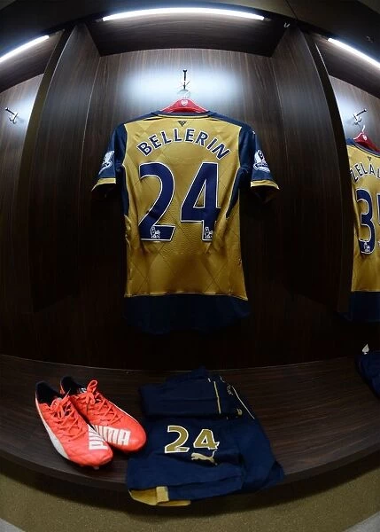 Arsenal FC: Hector Bellerin's Pre-Match Routine - Arsenal v Singapore XI, Barclays Asia Trophy, Kallang, Singapore (2015)