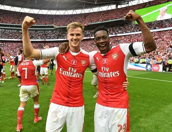 Arsenal FC: Holding and Welbeck's FA Cup Victory Celebration