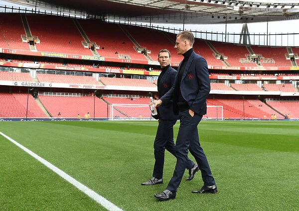 Arsenal FC: Lichtsteiner and Leno's Focused Pre-Match Moment before the Arsenal vs. Tottenham Clash