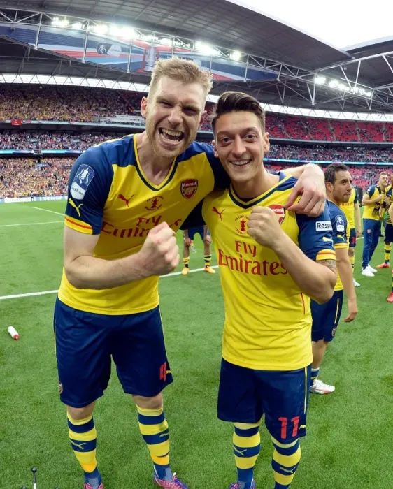 Framed Print : Arsenal FC: Per Mertesacker and Mesut Ozil Celebrate FA Cup Victory