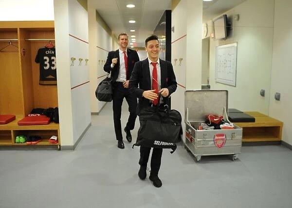 Arsenal FC: Per Mertesacker and Mesut Ozil - Pre-Match Huddle (Arsenal vs Southampton, 2015-16)
