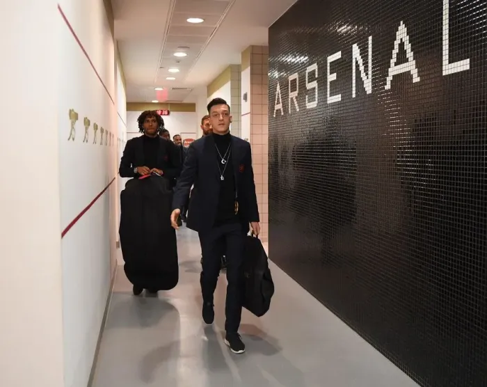 Framed Print : Arsenal FC: Mesut Ozil in the Changing Room before Arsenal vs Valencia - UEFA Europa League Semi-Final, First Leg (2018-19) Framed Print : Arsenal FC: Mesut Ozil in the Changing Room before Arsenal vs Valencia - UEFA Europa League Semi-Final, First Leg (2018-19)
