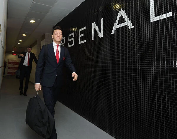 Arsenal FC: Mesut Ozil's Pre-Match Routine at Emirates Stadium (2015-16) vs Newcastle United