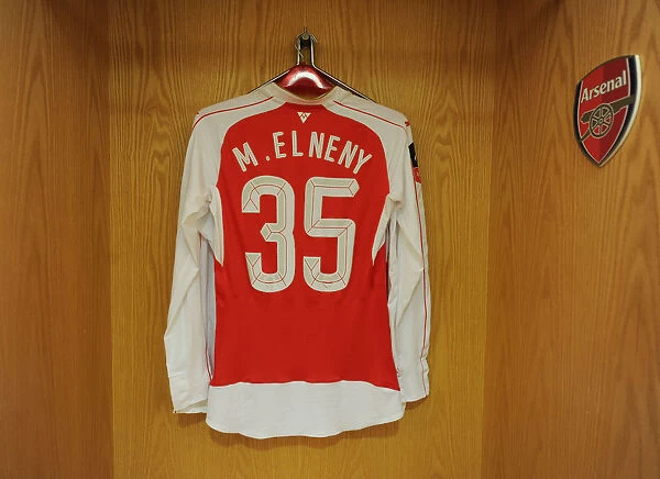 Arsenal FC: Mohamed Elneny in The Emirates FA Cup Dressing Room (vs Burnley, 2016)
