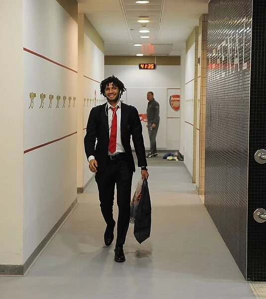 Arsenal FC: Mohamed Elneny Prepares for Arsenal v Crystal Palace in the Premier League (2016-17)