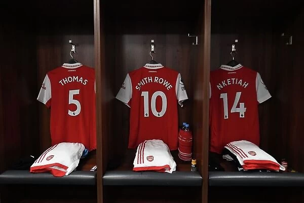 Arsenal FC: A Peek into the Pre-Match Routine - Leicester City vs Arsenal, 2022-23: Arsenal Dressing Room