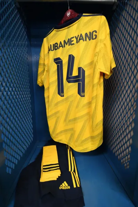 Framed Print : Arsenal FC: Pierre-Emerick Aubameyang in the Changing Room Before Arsenal vs. Bayern Munich in the International Champions Cup, Los Angeles (2019)