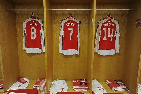 Arsenal FC: Pre-Match Huddle - Arteta, Rosicky, and Walcott in the Home Changing Room (2016)