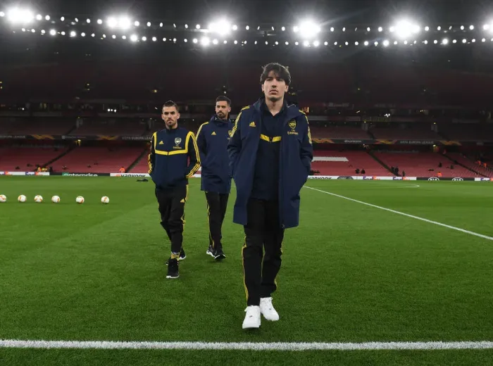 Framed Print : Arsenal FC: Pre-Match Huddle - Bellerin, Ceballos, and Mari vs Olympiacos, UEFA Europa League 2020 Framed Print : Arsenal FC: Pre-Match Huddle - Bellerin, Ceballos, and Mari vs Olympiacos, UEFA Europa League 2020