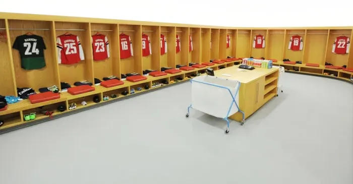Framed Print : Arsenal FC: Pre-Match Huddle in the Changing Room - Arsenal v Swansea FA Cup Replay (2012-13)