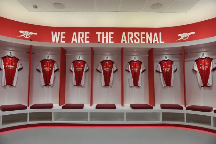 Framed Print : Arsenal FC: Pre-Match Huddle in the Changing Room before Arsenal vs Crystal Palace (2021-22 Premier League)