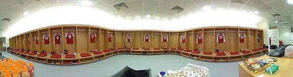 Arsenal FC: Pre-Match Huddle in the Changing Room vs Chelsea (2017-18)