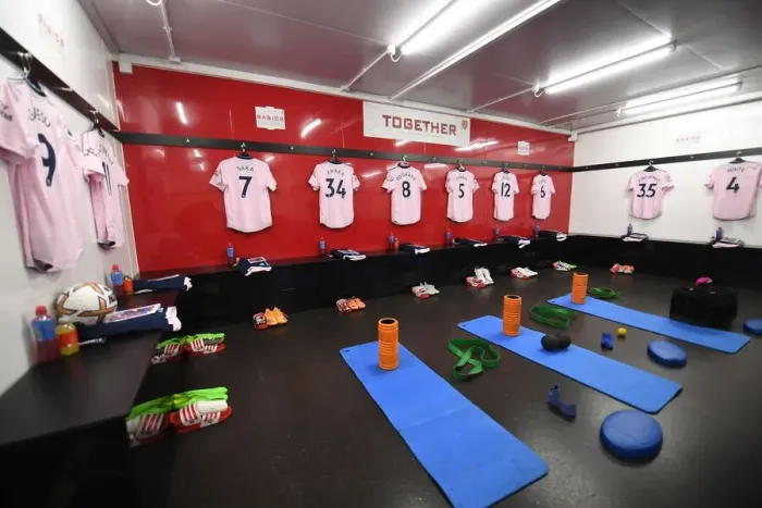 Framed Print : Arsenal FC: Pre-Match Huddle at Crystal Palace's Selhurst Park (2022-23 Premier League)
