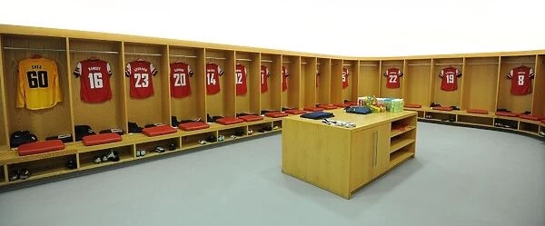Arsenal FC: Pre-Match Huddle in Emirates Stadium - Arsenal v Olympiacos, UEFA Champions League 2012-13