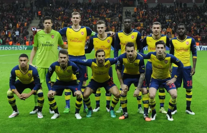 Framed Print : Arsenal FC: Pre-Match Huddle Against Galatasaray in Istanbul, UEFA Champions League (2014) Framed Print : Arsenal FC: Pre-Match Huddle Against Galatasaray in Istanbul, UEFA Champions League (2014)
