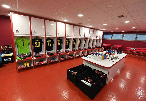 Arsenal FC: Pre-Match Huddle in Olympiacos Stadium's Changing Room - UEFA Europa League 2019-2020