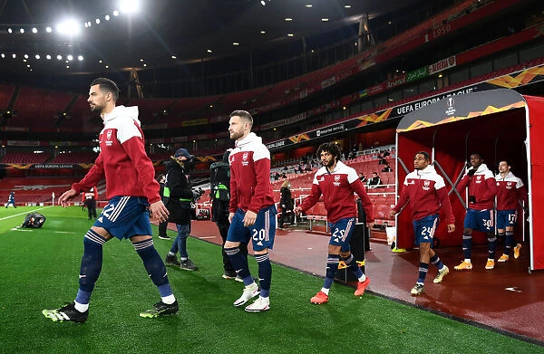 Arsenal FC: Pre-Match Huddle - Pablo Mari, Shkodran Mustafi, and Mohamed Elneny vs. Rapid Wien, UEFA Europa League 2020-21