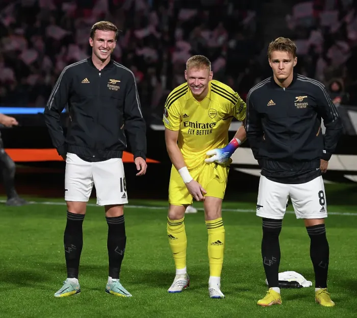 Framed Print : Arsenal FC: Pre-Match Huddle Against PSV Eindhoven in Europa League (2022-23) Framed Print : Arsenal FC: Pre-Match Huddle Against PSV Eindhoven in Europa League (2022-23)