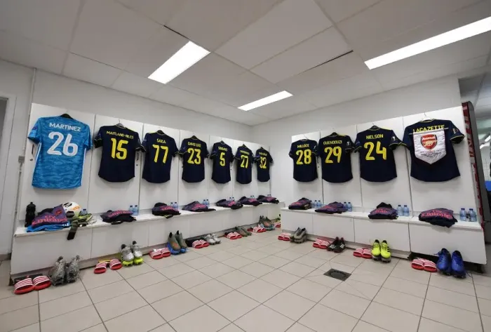 Framed Print : Arsenal FC: Pre-Match Huddle in Standard Liege's Stade Maurice Dufrasne, UEFA Europa League 2019-20