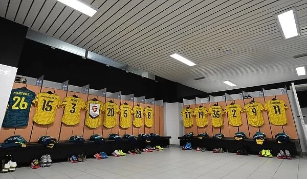 Arsenal FC: Pre-Match Huddle in Vitoria Guimaraes's Estadio Dom Afonso Henriques, UEFA Europa League 2019-20