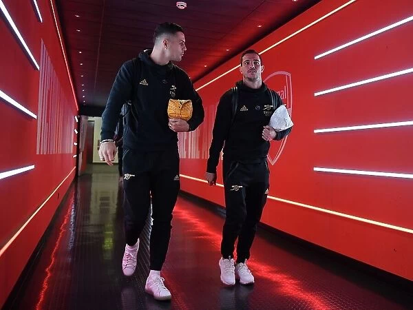 Arsenal FC: Pre-Match Huddle - Xhaka and Cedric in Deep Discussion (2022-23)