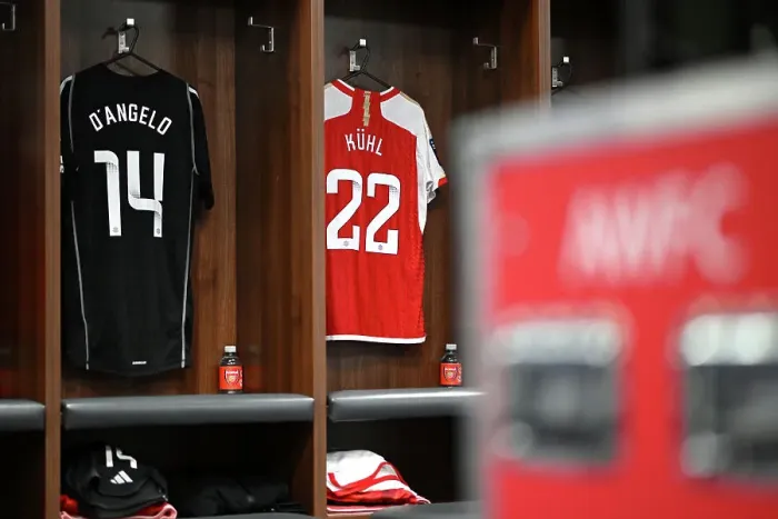 Framed Print : Arsenal FC: Preparing for Battle in Leicester City (Barclays Women's Super League)