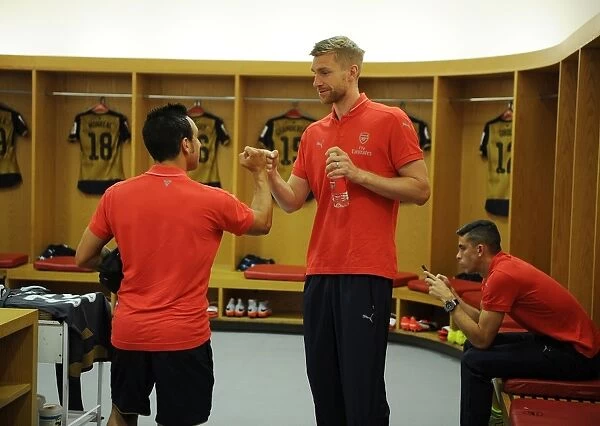 Arsenal FC: Santi Cazorla and Per Mertesacker in the Changing Room - Pre-Match Moment at Emirates Cup 2015 / 16