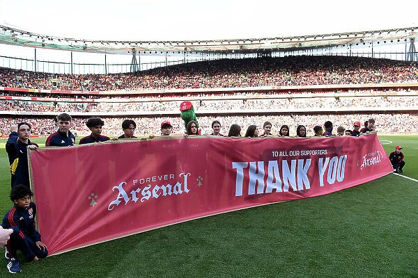 Arsenal FC Supporters Celebrate Season's End with Banner Tribute vs. Wolverhampton Wanderers