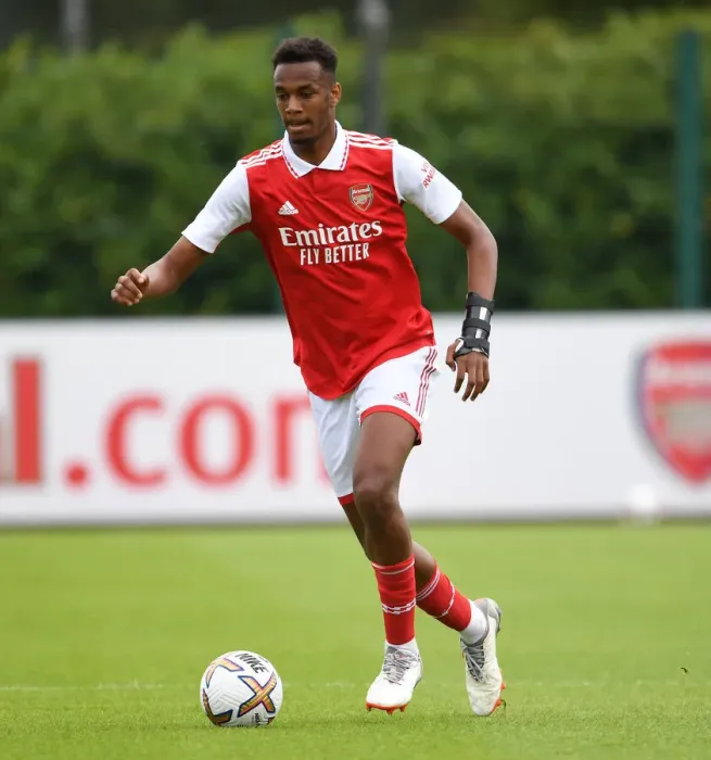 Framed Print : Arsenal FC Training: Zach Awe in Action against Ipswich Town (Pre-Season Friendly 2022-23)