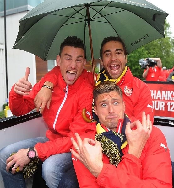 Arsenal FC: Triumphant Moments with Koscielny, Giroud, and Flamini (2014-15 FA Cup Victory Parade)