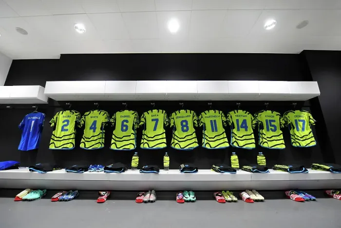 Framed Print : Arsenal FC: United in the Dressing Room Ahead of West Ham Carabao Cup Clash, 2023-24