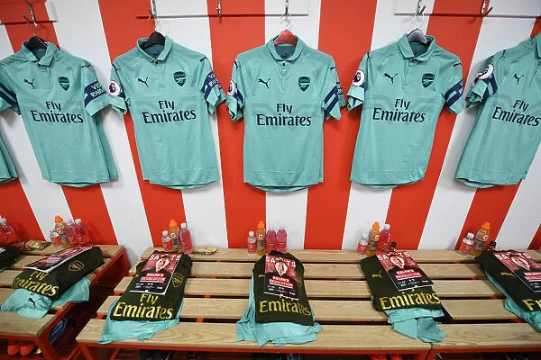 Arsenal FC: United in Pre-Match Focus at Southampton's St Marys Stadium