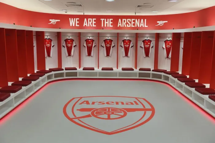 Framed Print : Arsenal FC: Unity before Battle - Pre-Match Huddle vs Crystal Palace (2021-22 Premier League)