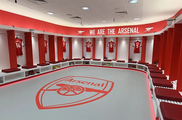 Arsenal FC: Unity in the Changing Room Before Battle - Arsenal vs Crystal Palace (2021-22 Premier League)