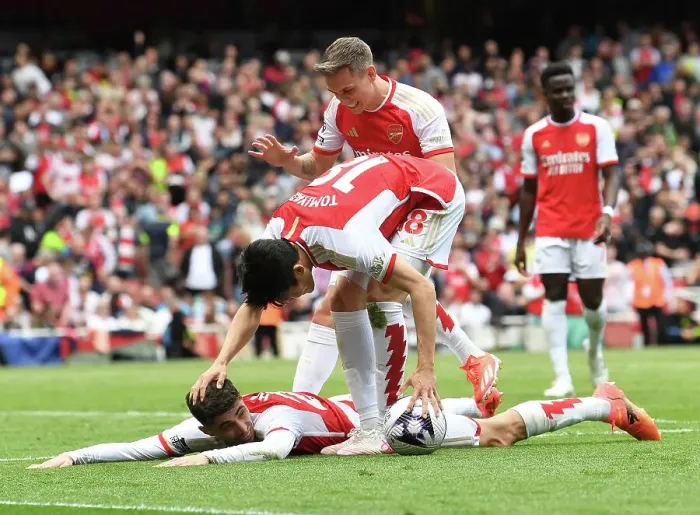 Framed Print : Arsenal FC v AFC Bournemouth - Premier League Framed Print : Arsenal FC v AFC Bournemouth - Premier League