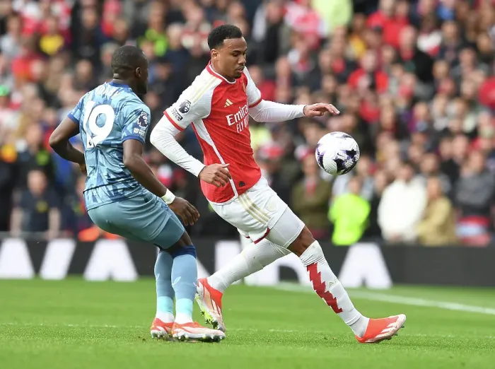 Framed Print : Arsenal FC v Aston Villa - Premier League