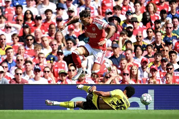 Framed Print : Arsenal FC v Borussia Dortmund - Pre-Season Friendly Framed Print : Arsenal FC v Borussia Dortmund - Pre-Season Friendly