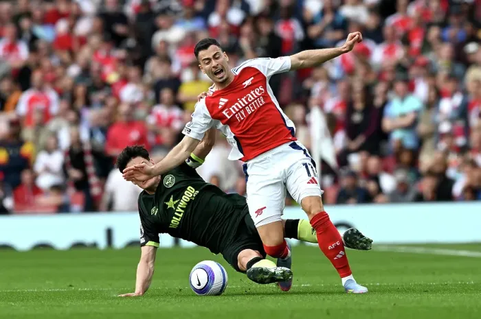 Framed Print : Arsenal FC v Brentford FC - Premier League