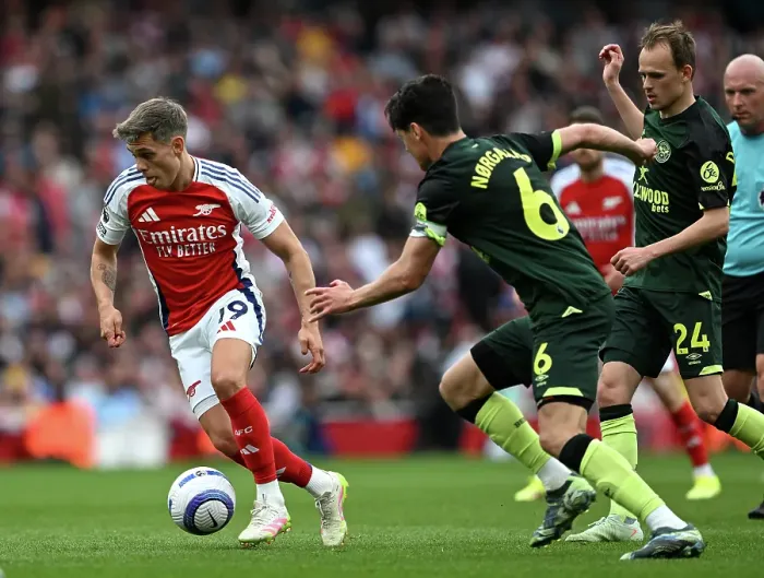 Framed Print : Arsenal FC v Brentford FC - Premier League Framed Print : Arsenal FC v Brentford FC - Premier League
