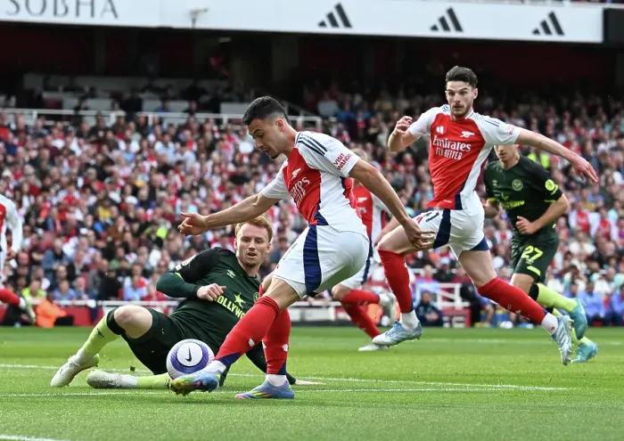 Framed Print : Arsenal FC v Brentford FC - Premier League