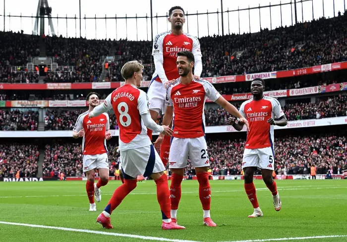 Framed Print : Arsenal FC v Chelsea FC - Premier League