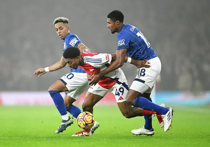 Framed Print : Arsenal FC v Ipswich Town FC - Premier League